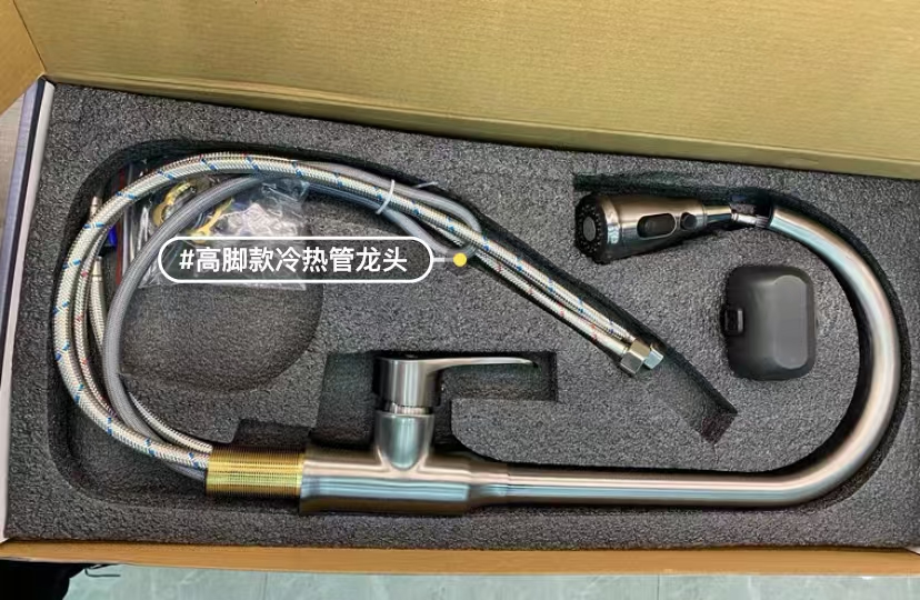 打造整洁空间的最佳选择：全铝阳台柜定制解决方案